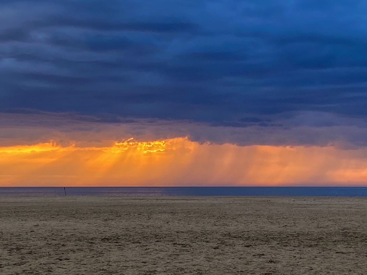 Sun and rain in blue and yellow
