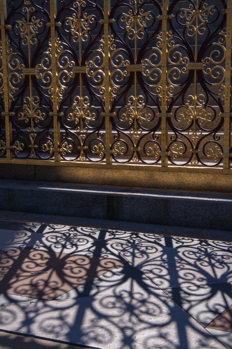 Shadows (Albert memorial)