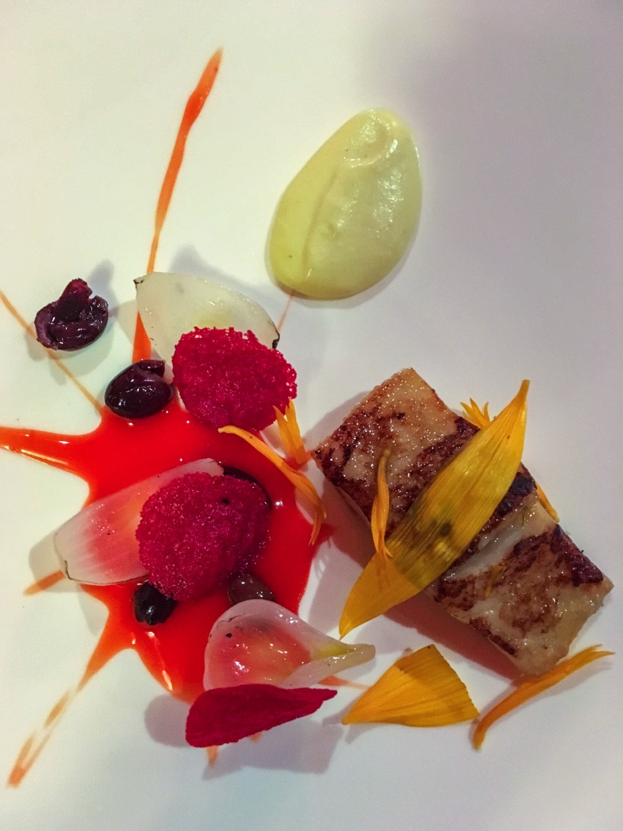 Riquewihr, La Table du Gourmet : Menu Été 2016 Maigre : "le barbecue impossible" : Pops & Confit de Poivron - Aïoli Citron - Pickles d'Oignon - Souci