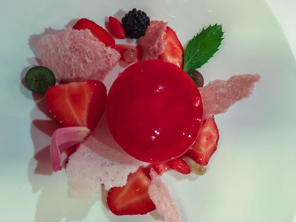 Riquewihr, La Table du Gourmet : Menu Été 2016 - Air de Fromage frais Bio & Fraises : Lipia - Krispie Lait Fraise - Fraises sous pression