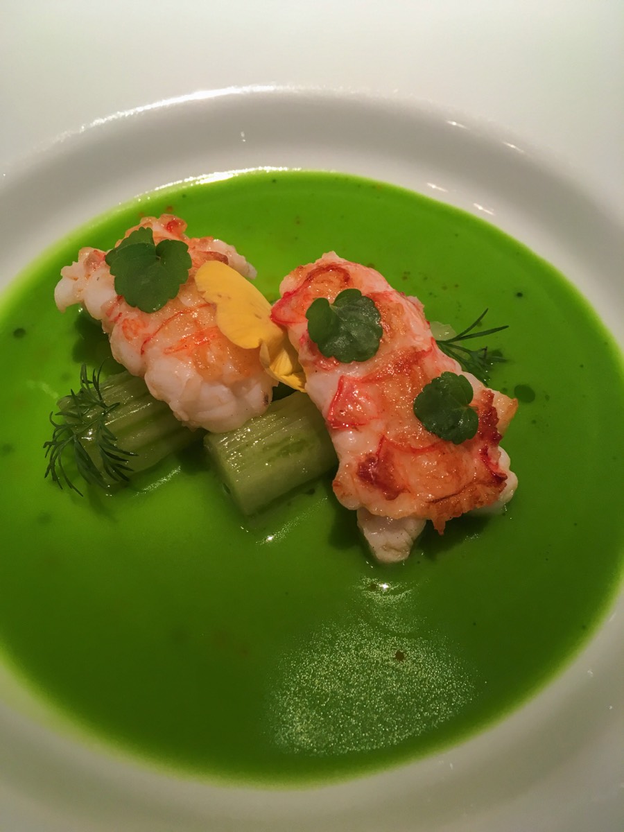 Valence, Pic : Menu "Harmonie" - La langoustine au casier : saisie au beurre de crustacés - bouillon léger à la pomme verte, citron, aneth